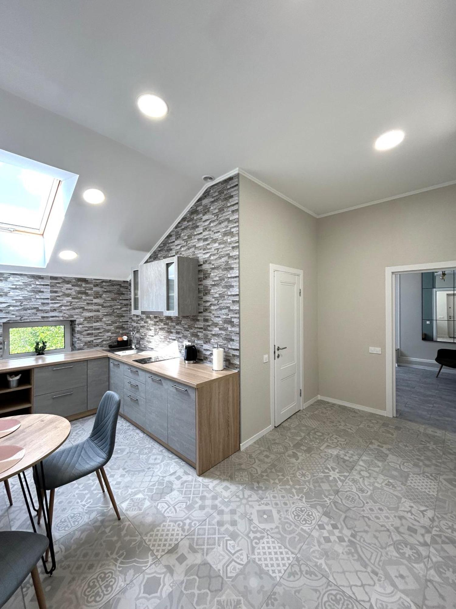Modern Apartment, 5Mins To Rynok Square Lviv Ngoại thất bức ảnh