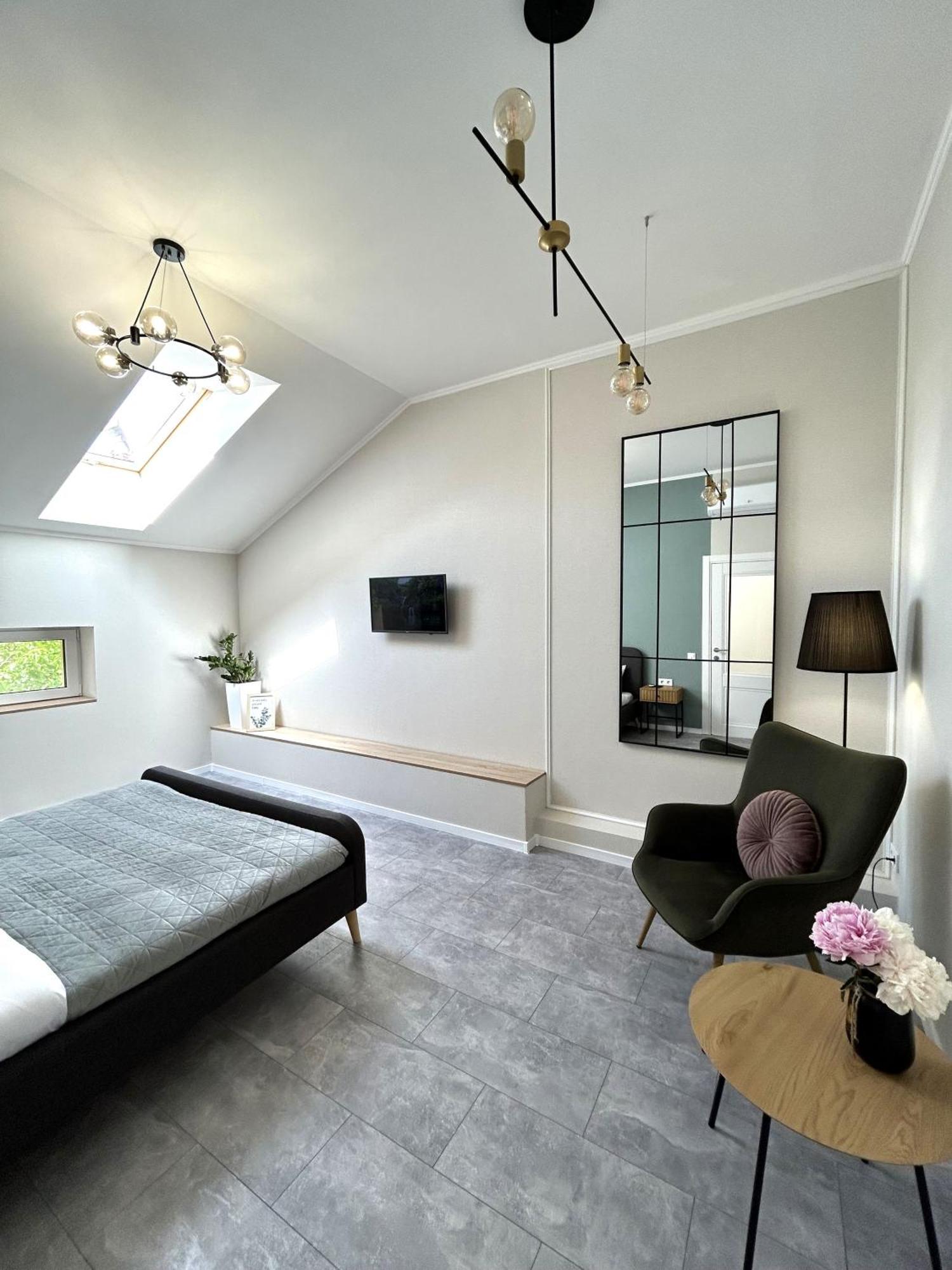 Modern Apartment, 5Mins To Rynok Square Lviv Ngoại thất bức ảnh